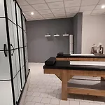 Uk Kiris Отель